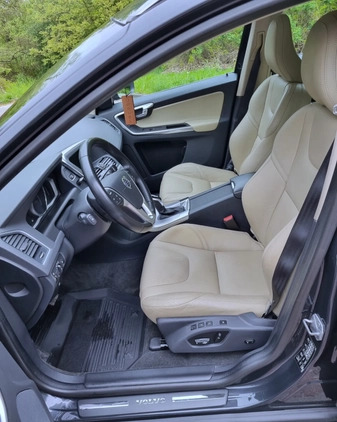 Volvo XC 60 cena 103900 przebieg: 132000, rok produkcji 2017 z Kraków małe 172